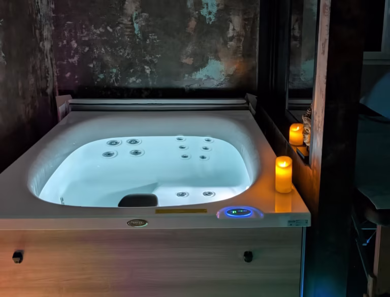 Suite Ananda jacuzzi intérieur